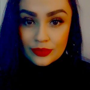 Meet your Posher, Maura